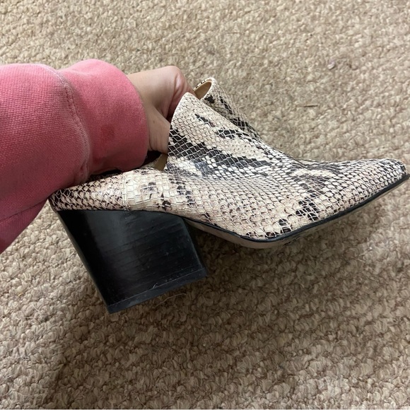 Able Handmade Leather Snakeskin Rojas Stacked Heel Mules - Picture 4 of 9